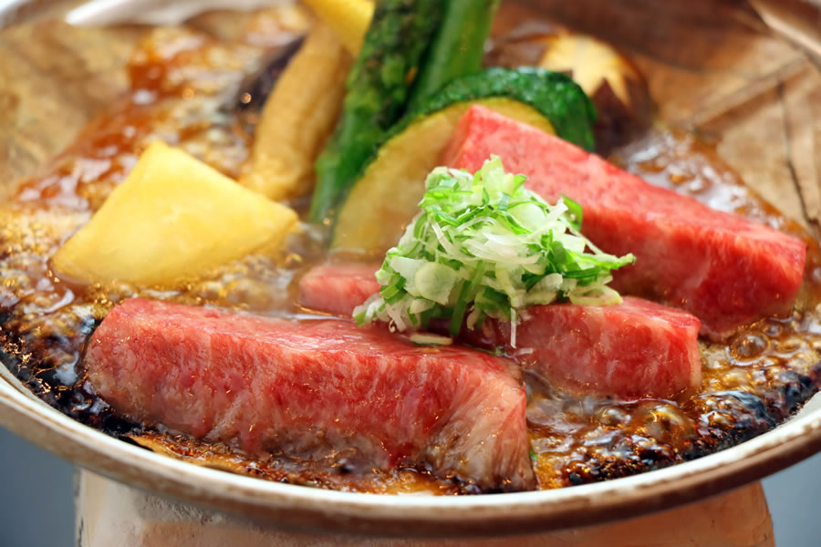 飛騨牛の朴葉味噌焼き