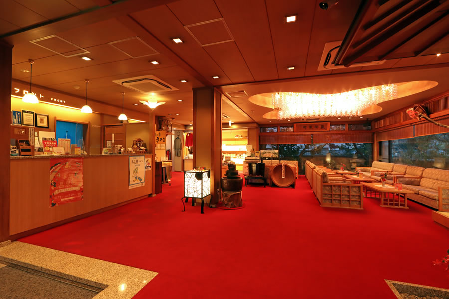 フロント・ラウンジ