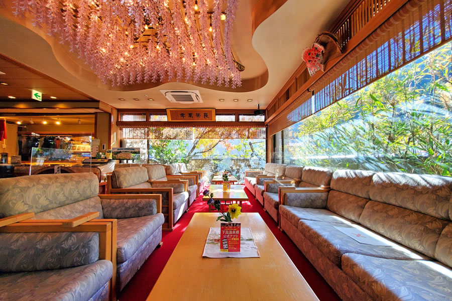 フロント・ラウンジ